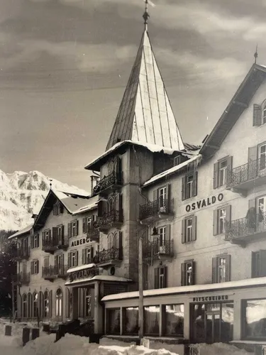 Una foto storica Grand Hotel Oswald in Val Gardena